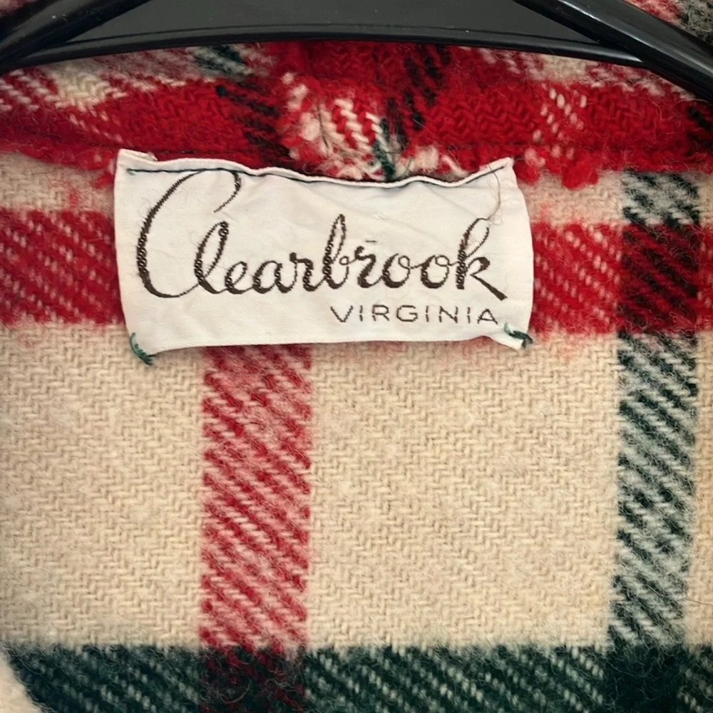 Vintage Clearbrook Virginia Wool (?) Cape Plaid Green Yellow Red pockets poncho - Picture 2 of 4